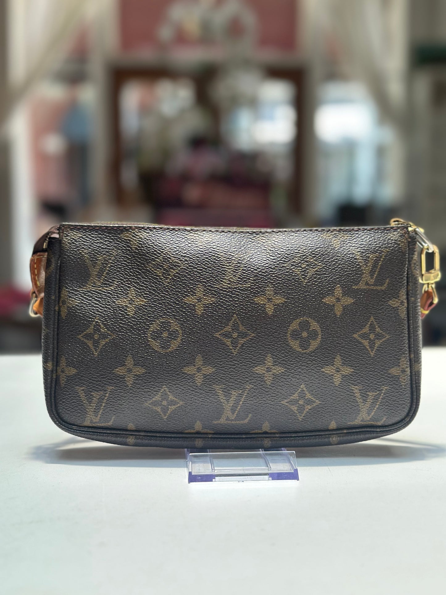 LV Pochette