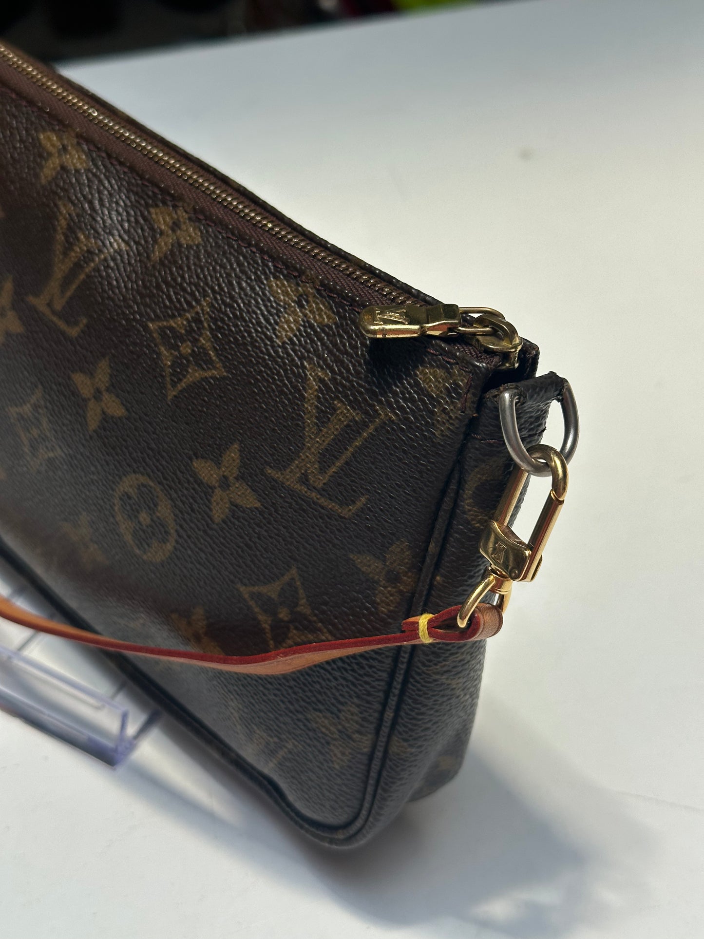 LV Pochette