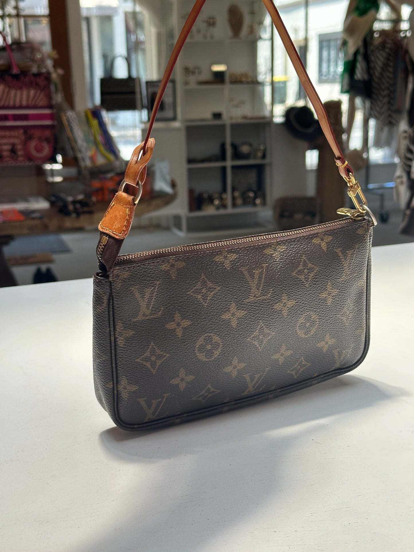 LV Pochette