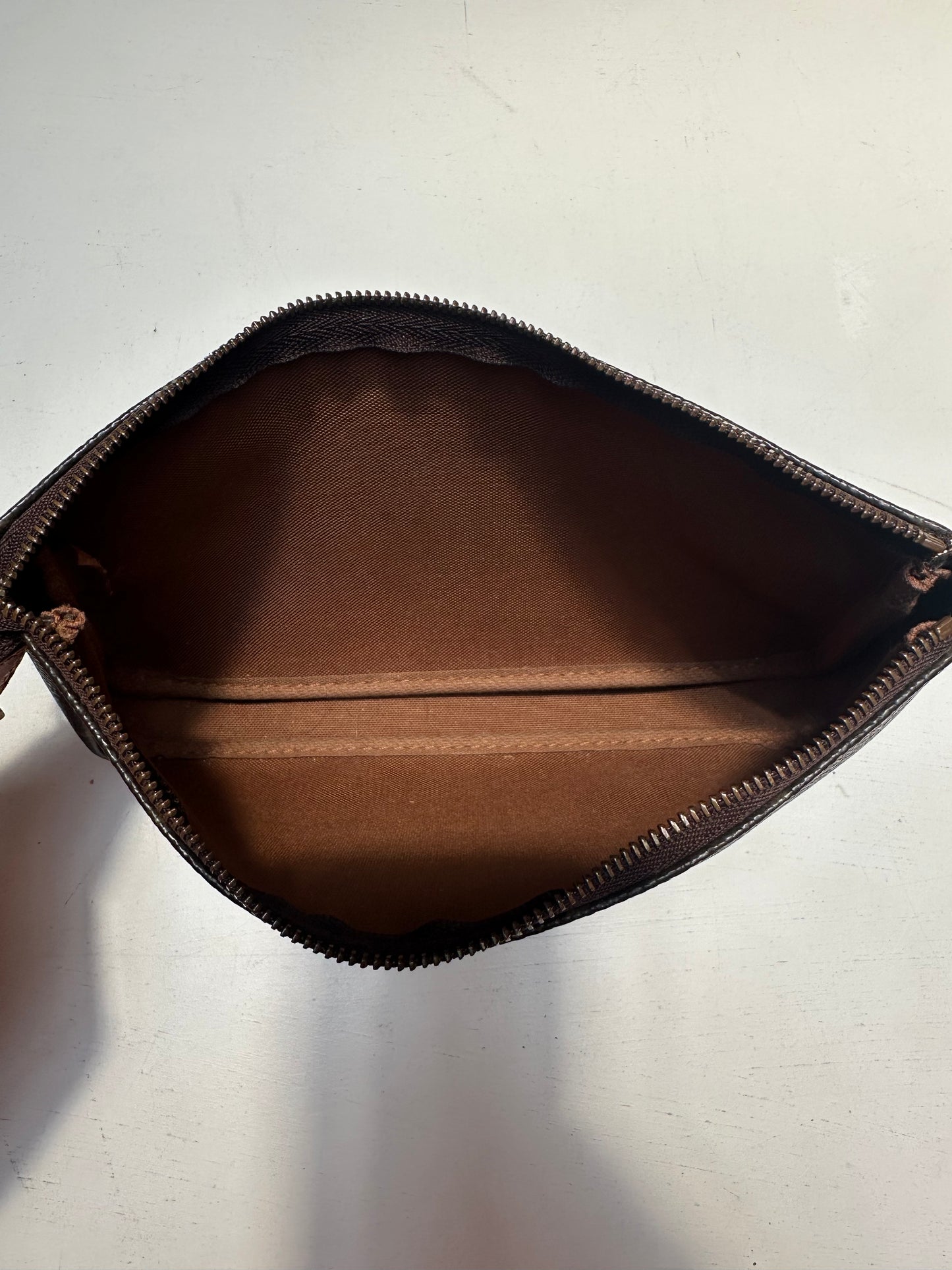 LV Pochette