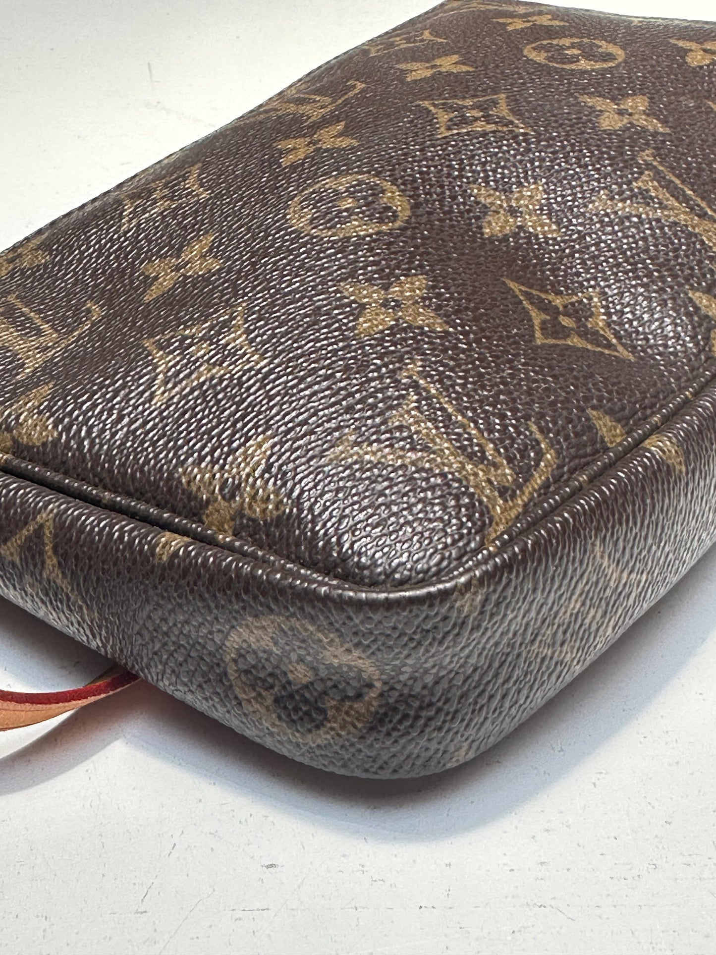LV Pochette