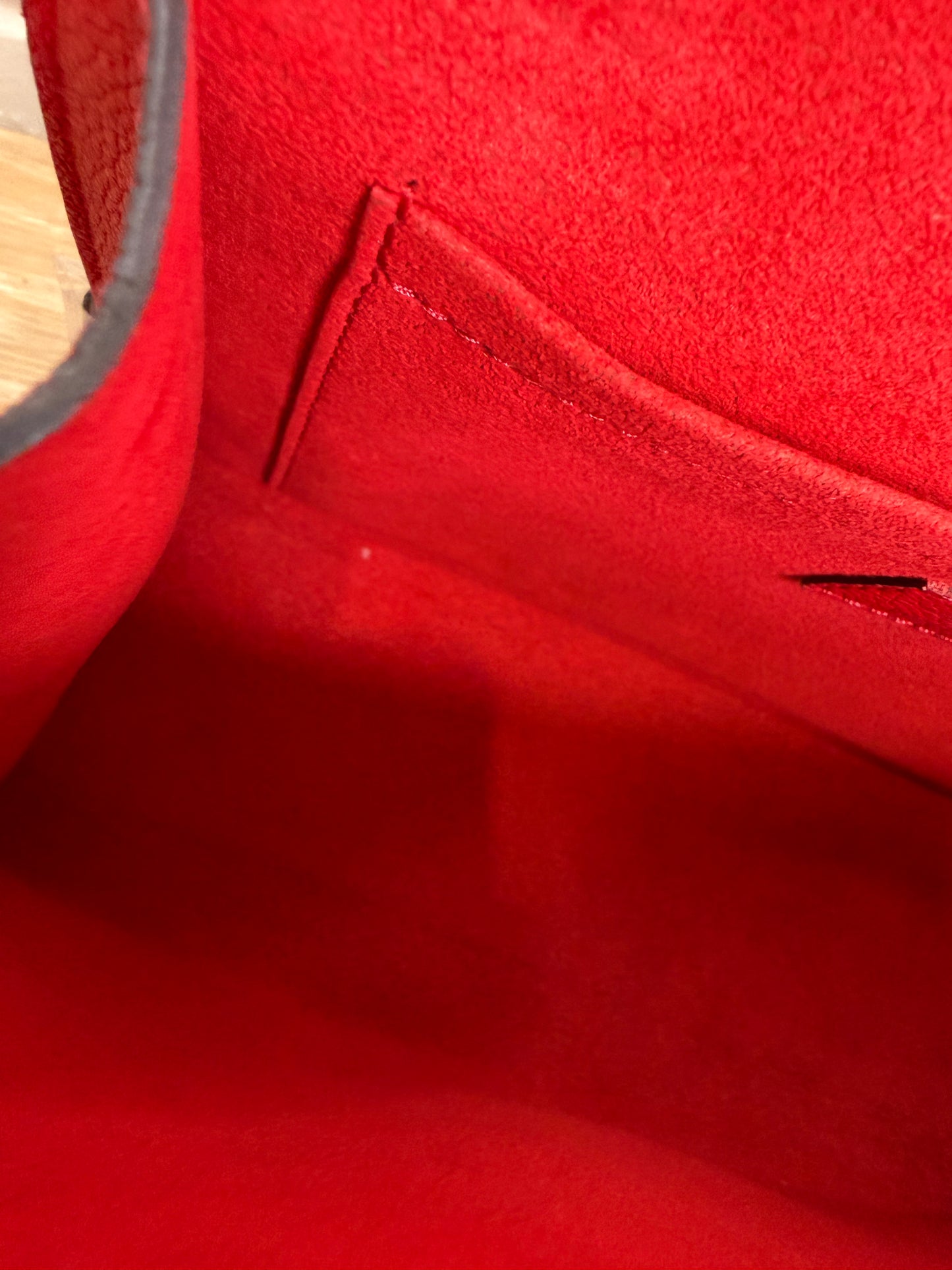Louis Vuitton MyLockMe Red