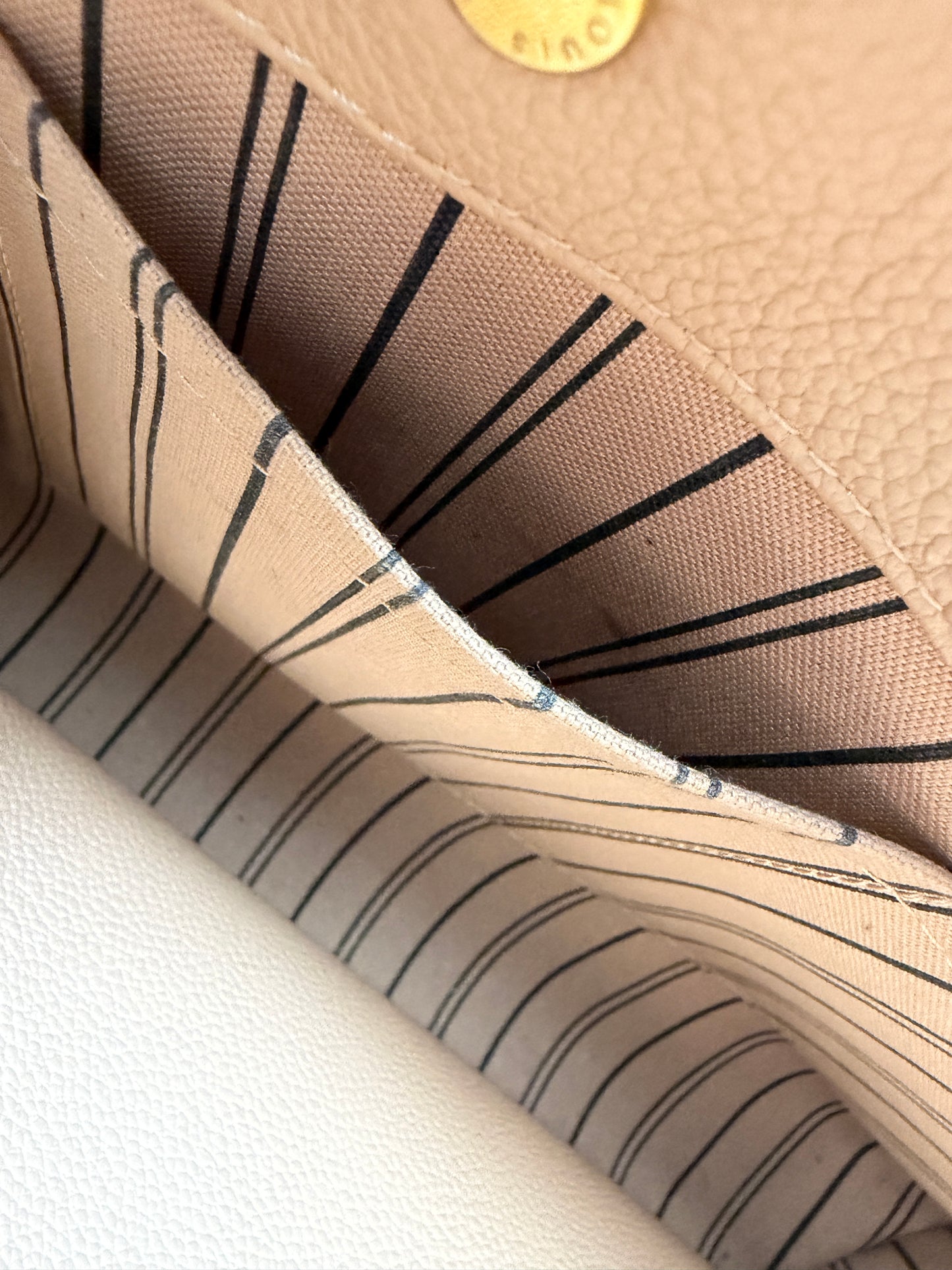 Louis Vuitton Empreinte Montaigne MM Beige