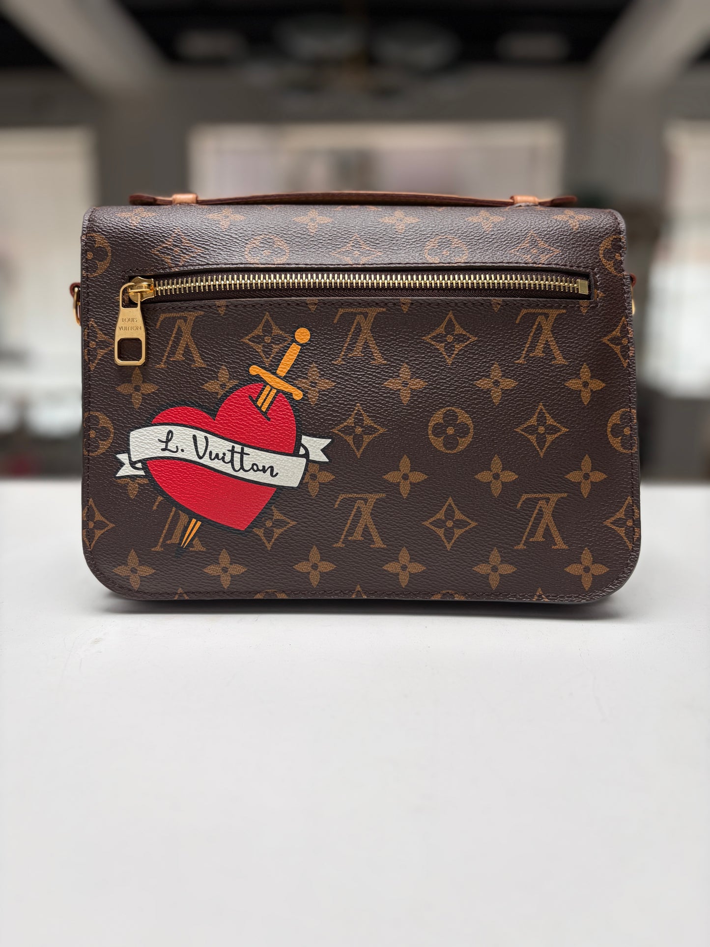 LV Monogram My World Tour Porchette Metris