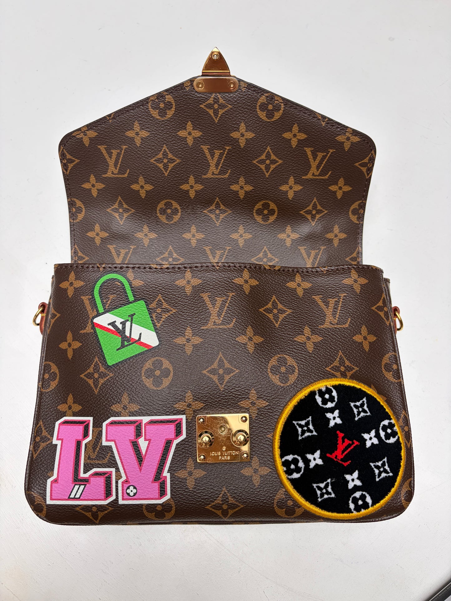 LV Monogram My World Tour Porchette Metris