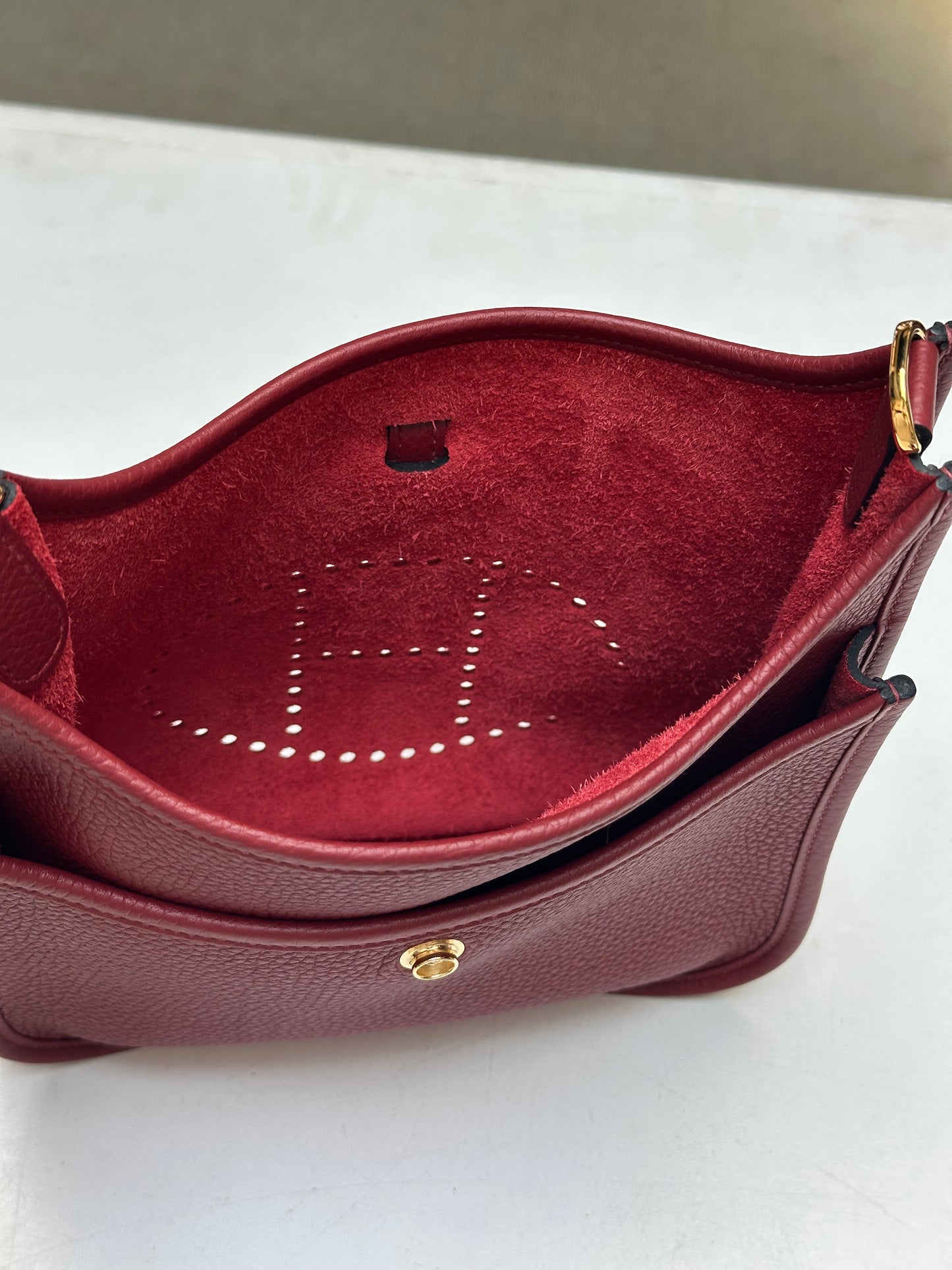 Hermes Evelyne 23, Taurullion Clemence