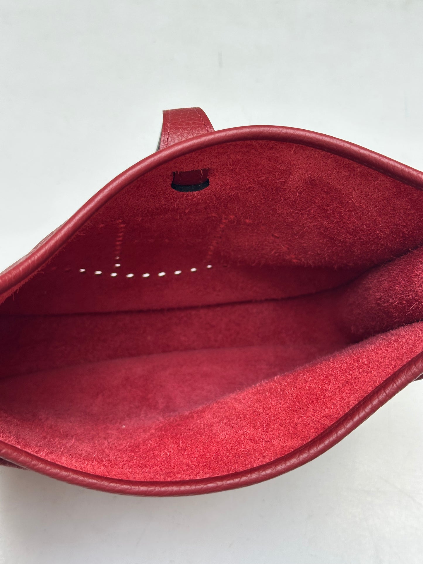 Hermes Evelyne 23, Taurullion Clemence