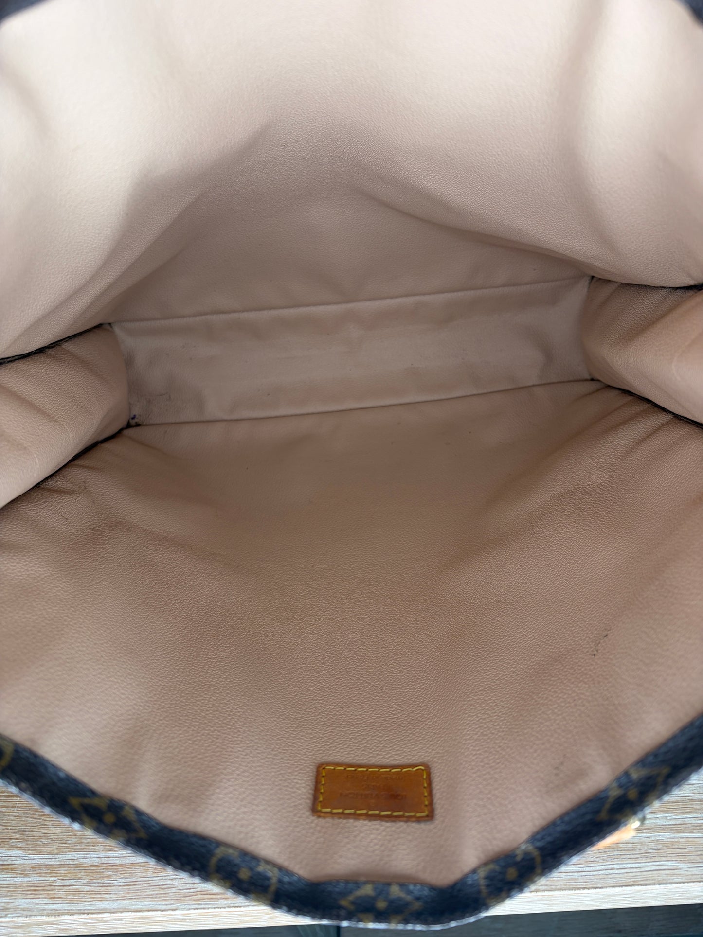 Louis Vuitton Monogram Sac Plat